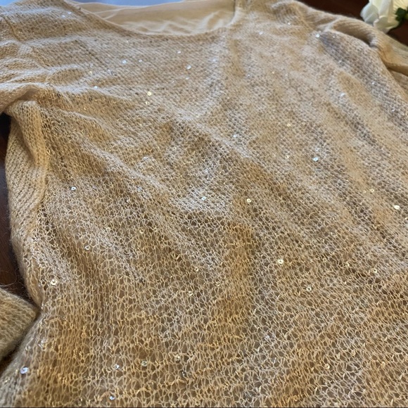 Beige lace hem knit top size US 8 - Picture 3 of 9